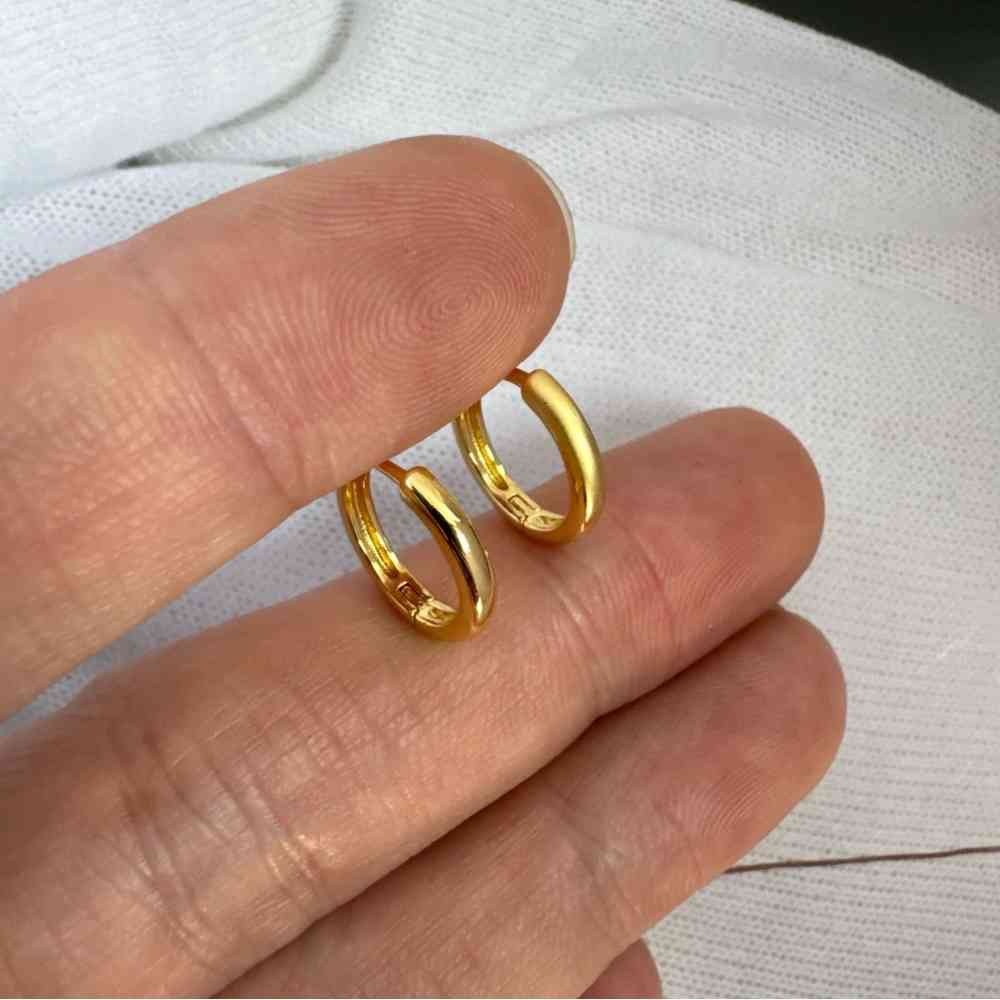 Chic Gold Hoop Earrings - Picture 2 of 2